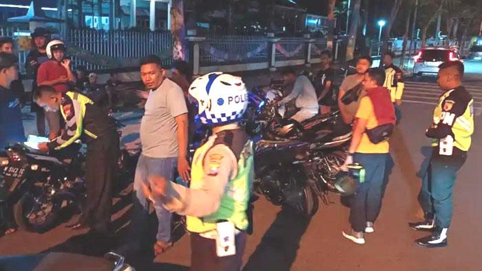 Anggota-Satlantas-Polres-Pamekasan-saat-melaksanakan-razia-beberapa-waktu-lalu.jpg