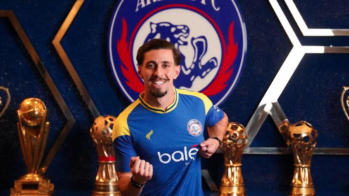 Arema-FC-memperkenalkan-Gustavo-Franca-sebagai-rekrutan-baru-di-bursa-transfer.jpg