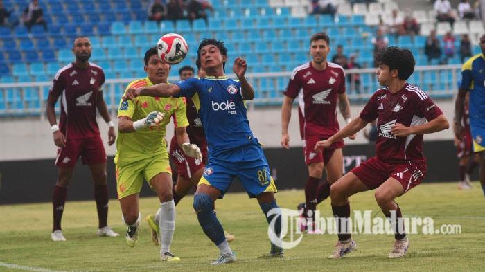 Arema-FC-tampil-ganas-hadapi-PSM-Makassar-dalam-laga-Arema-FC-vs-PSM-Makassar.jpg