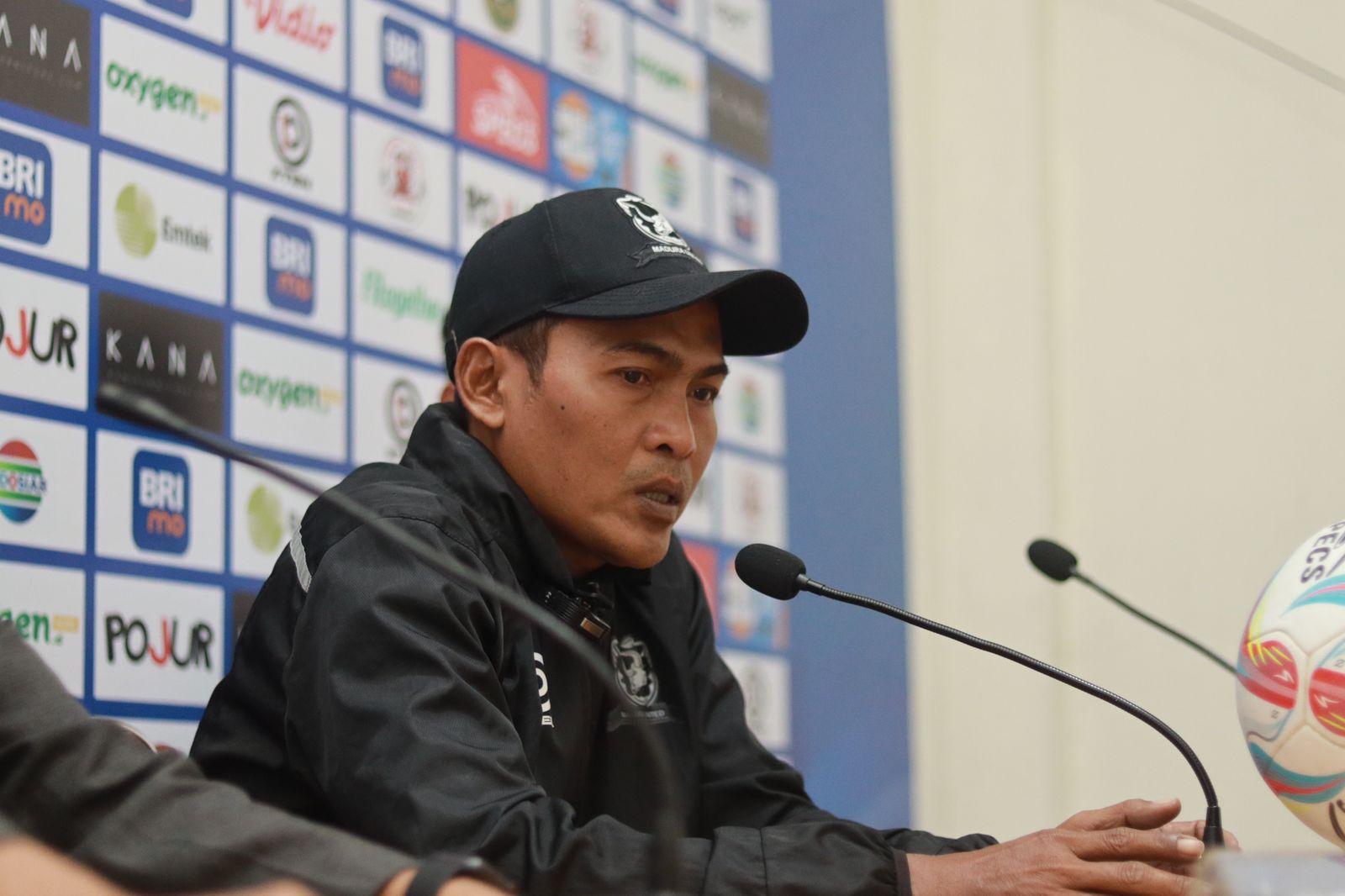 Asisten-Pelatih-Madura-United-Rakhmad-Basuki-1.jpg