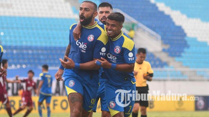 Babak-pertama-laga-Arema-FC-vs-PSM-Makassar-pada-lanjutan-Super-League-20252026.jpg