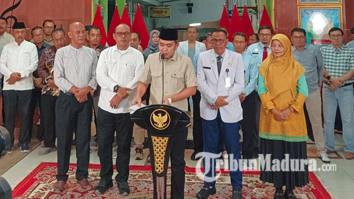 Bupati-Jember-Muhammad-Fawait-mengumumkan-penghapusan-denda-keterlambatan-pembayaran-pajak-daerah.jpg