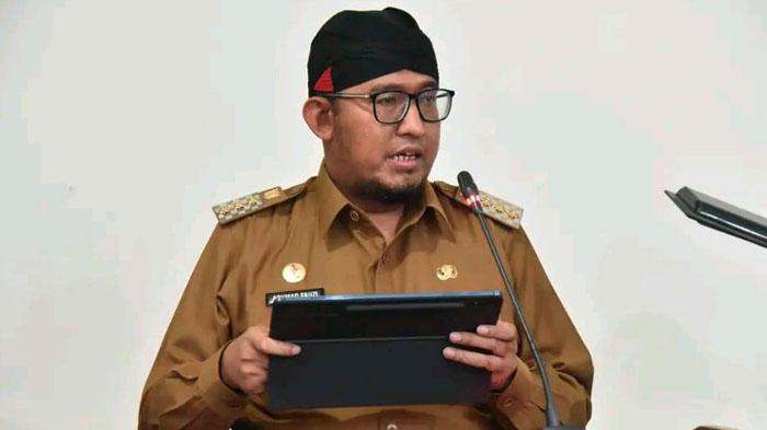Bupati-Sumenep-Achmad-Fauzi-Wongsojudo-Pemkab-Sumenep-menambah-kuota-bantuan-beasiswa-2026.jpg