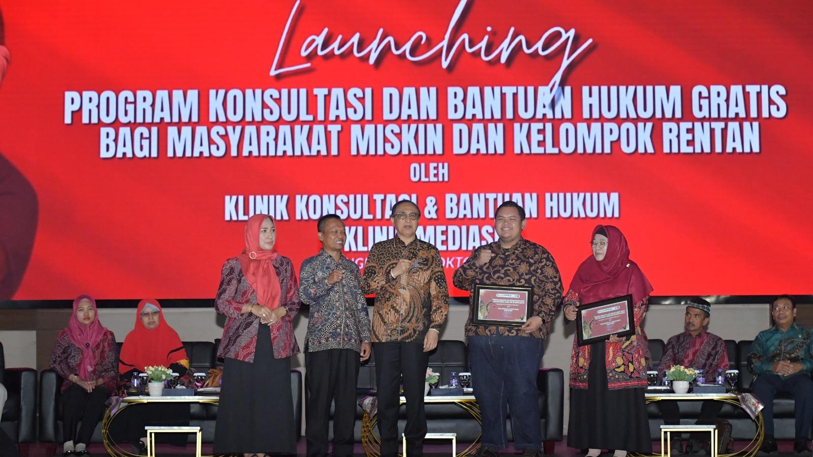 DIES-NATALIS-Selain-memberikan-Kuliah-Umum-bertemakan-Reformasi-Peradil.jpg
