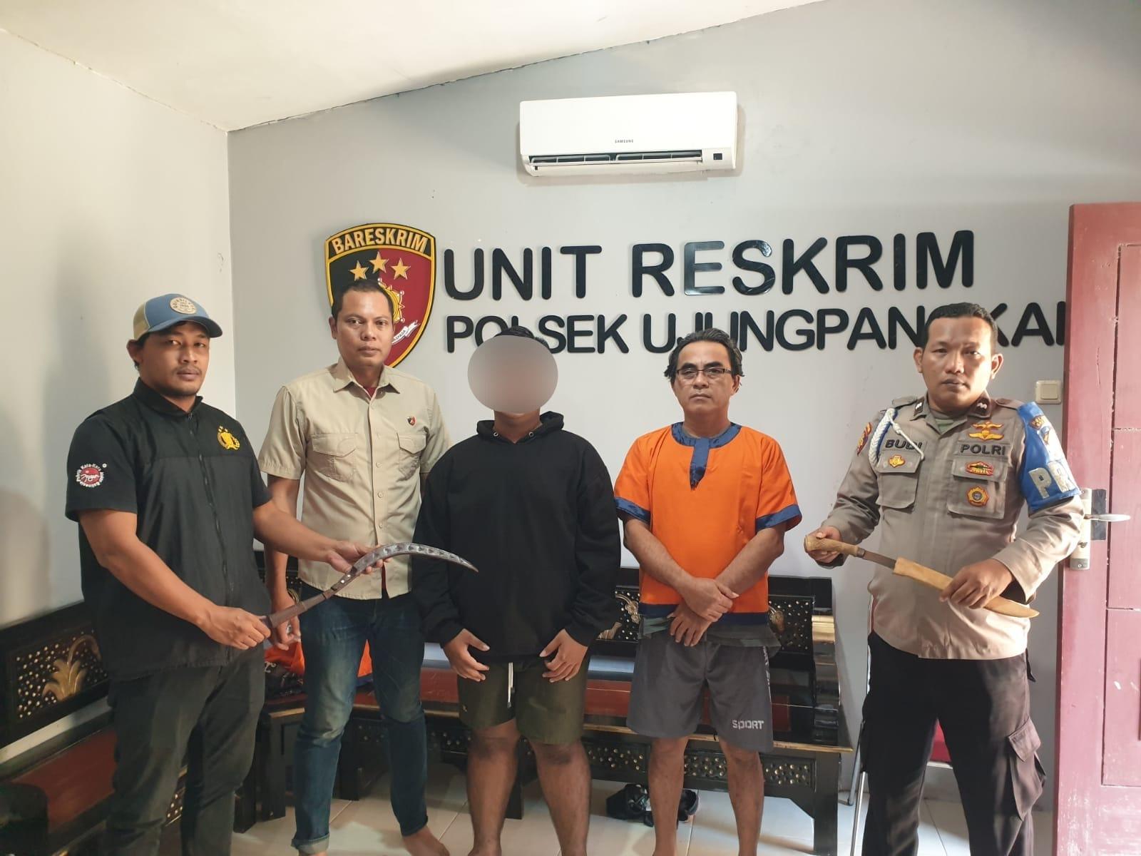 Ibu RT di Gresik Digoda Tetangga via Chat Tak Pantas, Suami Muntab Bawa Parang dan Celurit