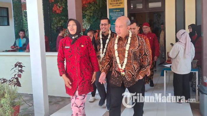 Direktur-RSUD-dr-H-Moh-Anwar-Sumenep-dr-Erliyati-dalam-sebuah-peninjauan.jpg