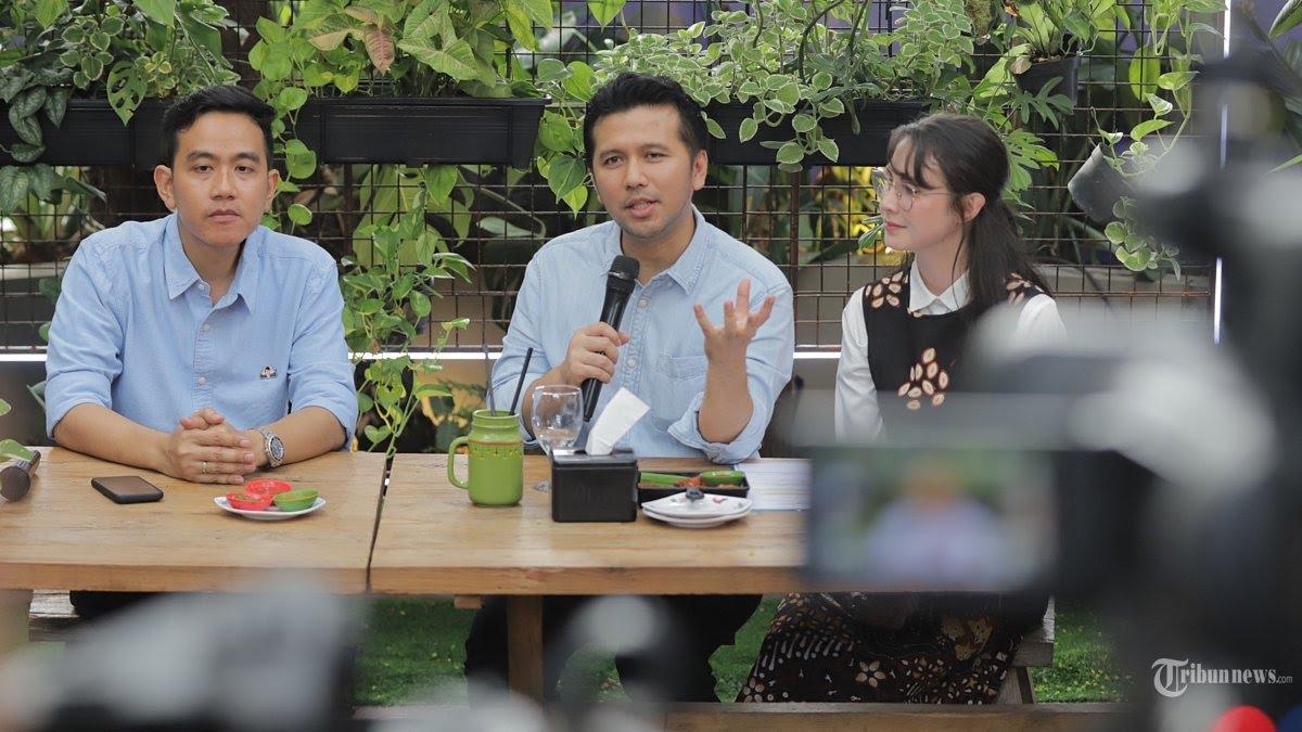 Emil-Dardak-saat-menjadi-juru-bicara-Gibran-Rakabuming-Raka.jpg