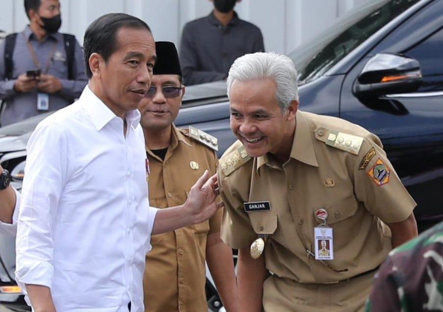 Ganjar-dan-Jokowi-satu-mobil-dalam-kunjungannya-itu-Tiga-pasar-didatangi.jpg