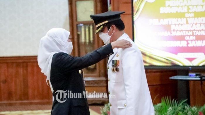 Gubernur-Jawa-Timur-Khofifah-Indar-Parawansa-melantik-Wakil-Bupati-Pamekasan-Fattah-Yasin.jpg