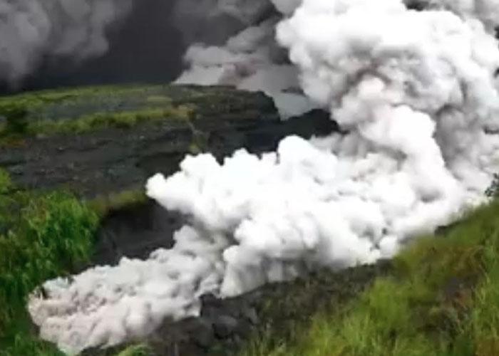 Gunung-Semeru-terpantau-mengalami-erupsi-dengan-jarak-luncur-awan-panas-mencapai-5-kilometer.jpg