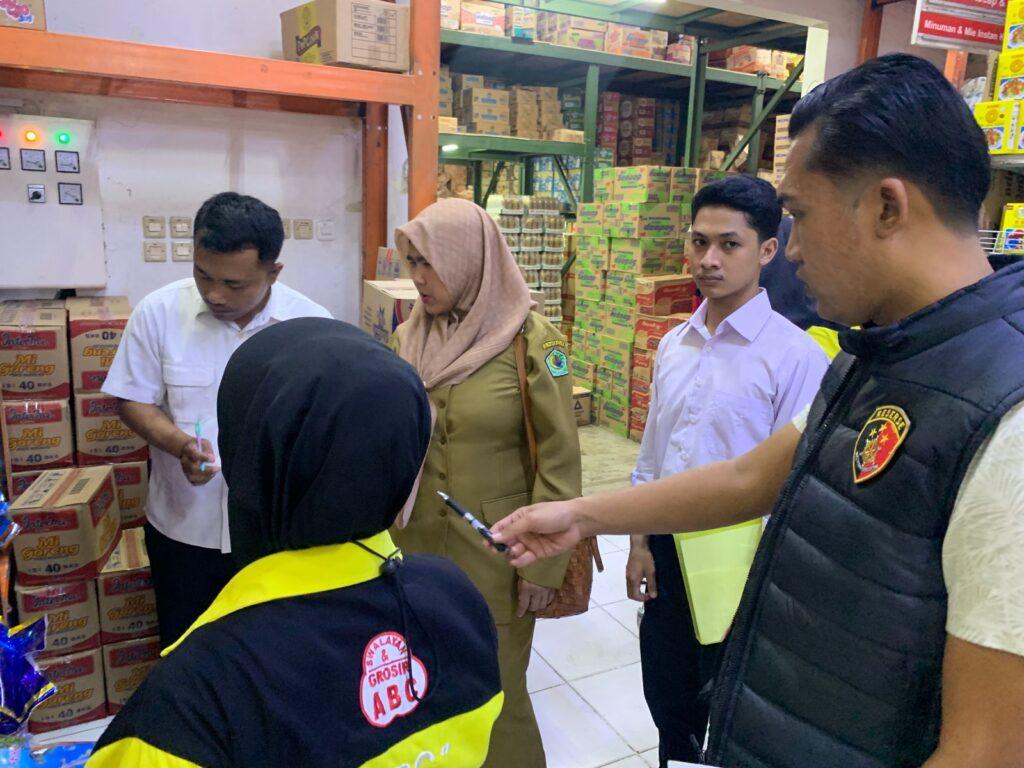 INSPEKSI-MENDADAK-Tim-Satgas-saat-melakukan-inspeksi-mendadak-harga-bera.jpg