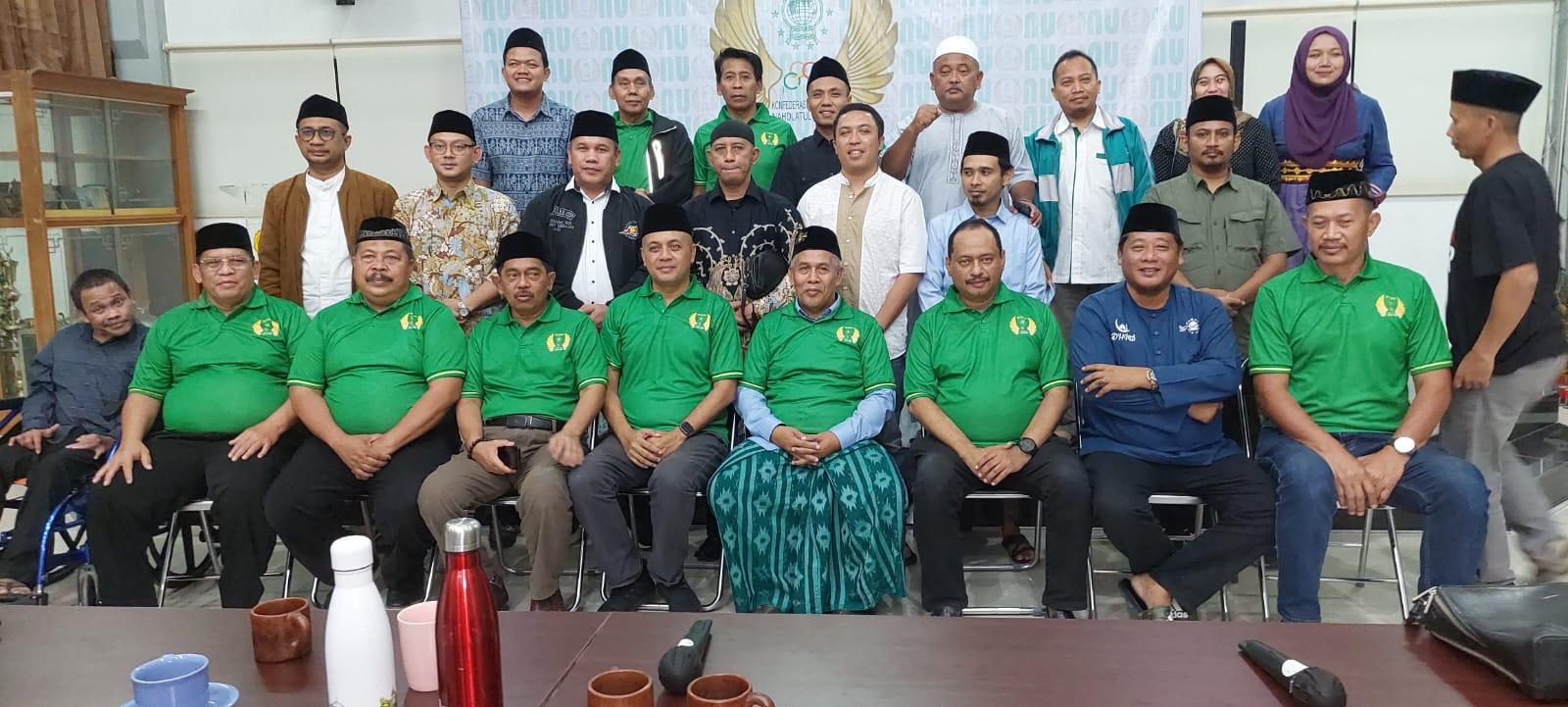 Jajaran-pengurus-KONU-saat-foto-bersama-usai-pendirian-Konfederasi-Olahraga.jpg