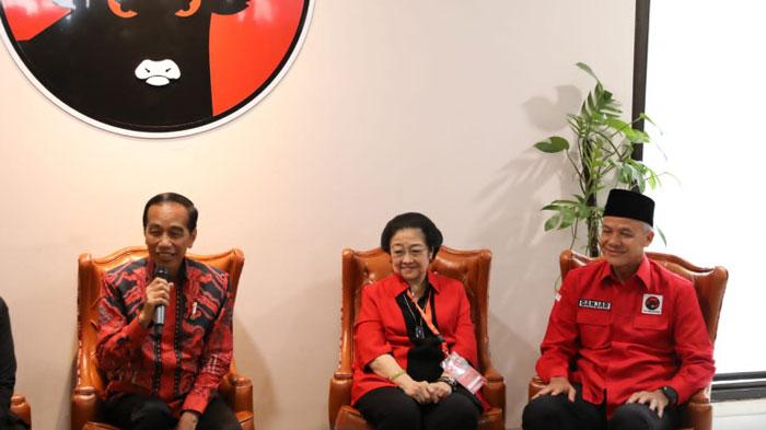 Joko-Widodo-Ketum-PDIP-Megawati-Soekarnoputri-dan-Capres-dari-PDIP-Ganjar-Pranowo.jpg