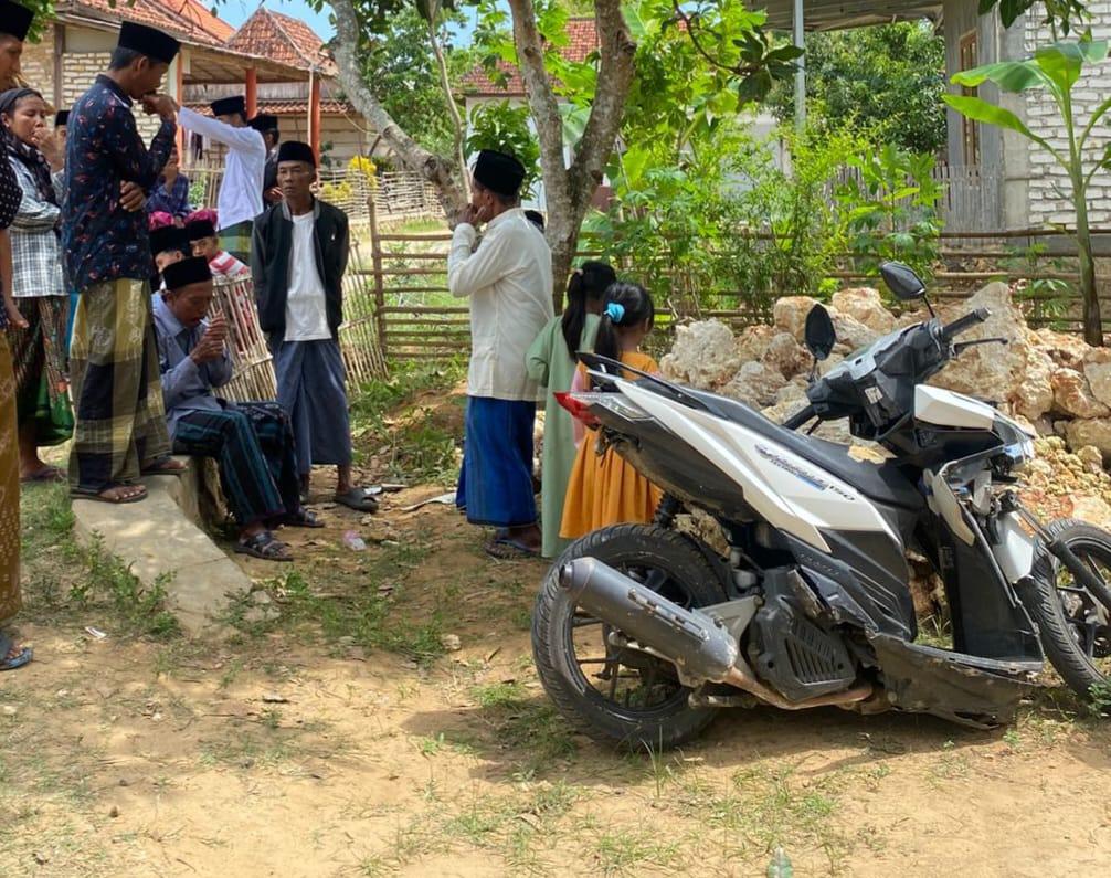 KECELAKAAN-Kondisi-sepeda-motor-Honda-Vario-warna-putih-pasca-mengalami.jpg