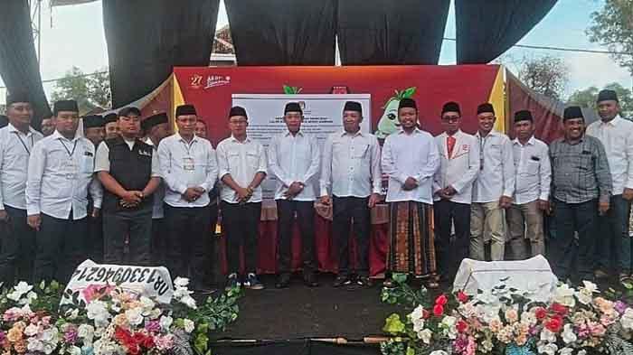 KPU Sampang Gelar Deklarasi Kampanye Damai Pilkada 2024, Dua Paslon Berjanji Berkampanye Aman