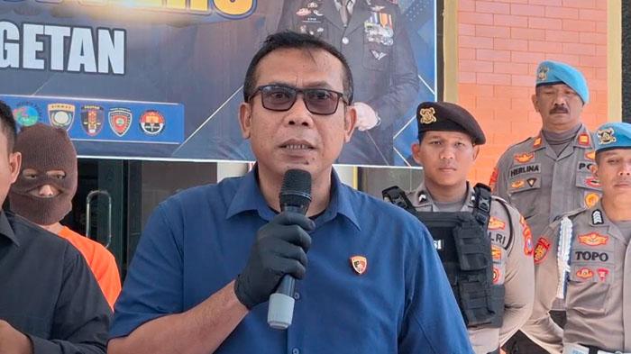 Kasatreskrim-Polres-Magetan-AKP-Joko-Santoso-paparkan-kronologi-tindak-pidana-ke-awak-media.jpg