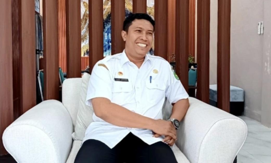 Kepala-Dinas-Ketenagakerjaan-Sumenep-Heru-Santoso-saat-memberikan-keterangan.jpg