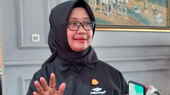 Kepala-Kejaksaan-Negeri-Sampang-Fadilah-Helmi-saat-diwawancarai.jpg