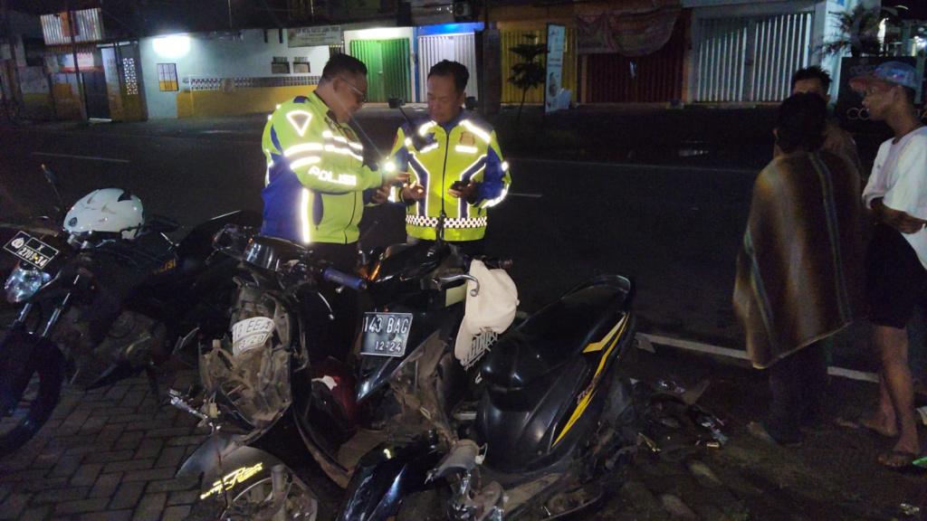 Kepolisian-olah-TKP-kecelakaan-di-Jalan-Raya-Asrikaton-Kecamatan-Pakis-Malang.jpg
