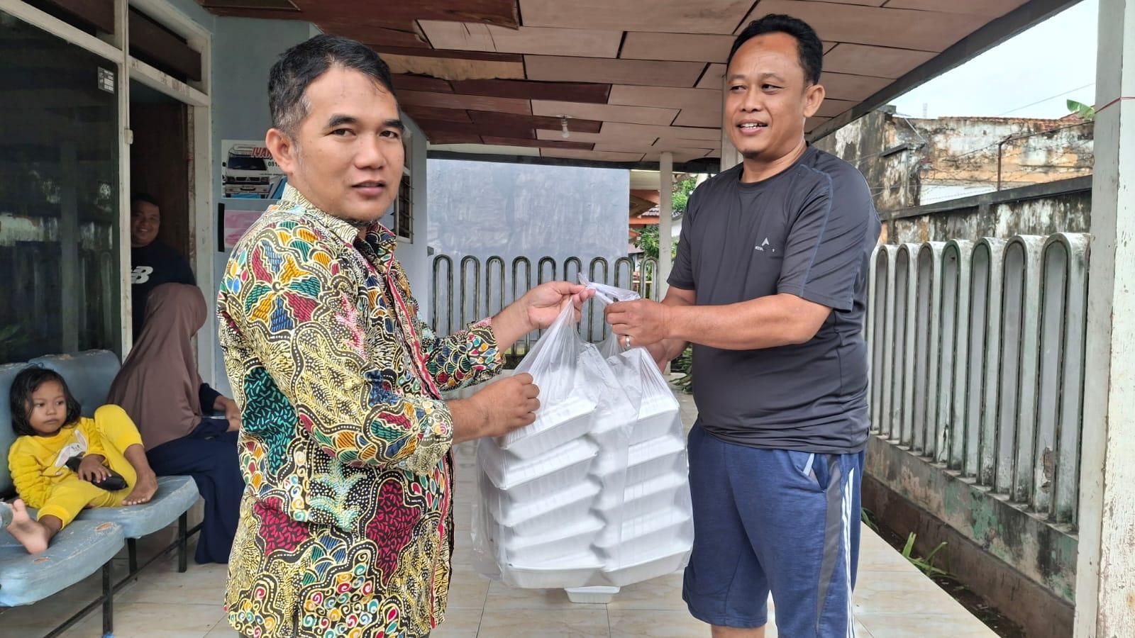Ketua-Baznas-Sumenep-salurkan-bantuan-bagi-warga-kepulauan-yang-terdampak.jpg