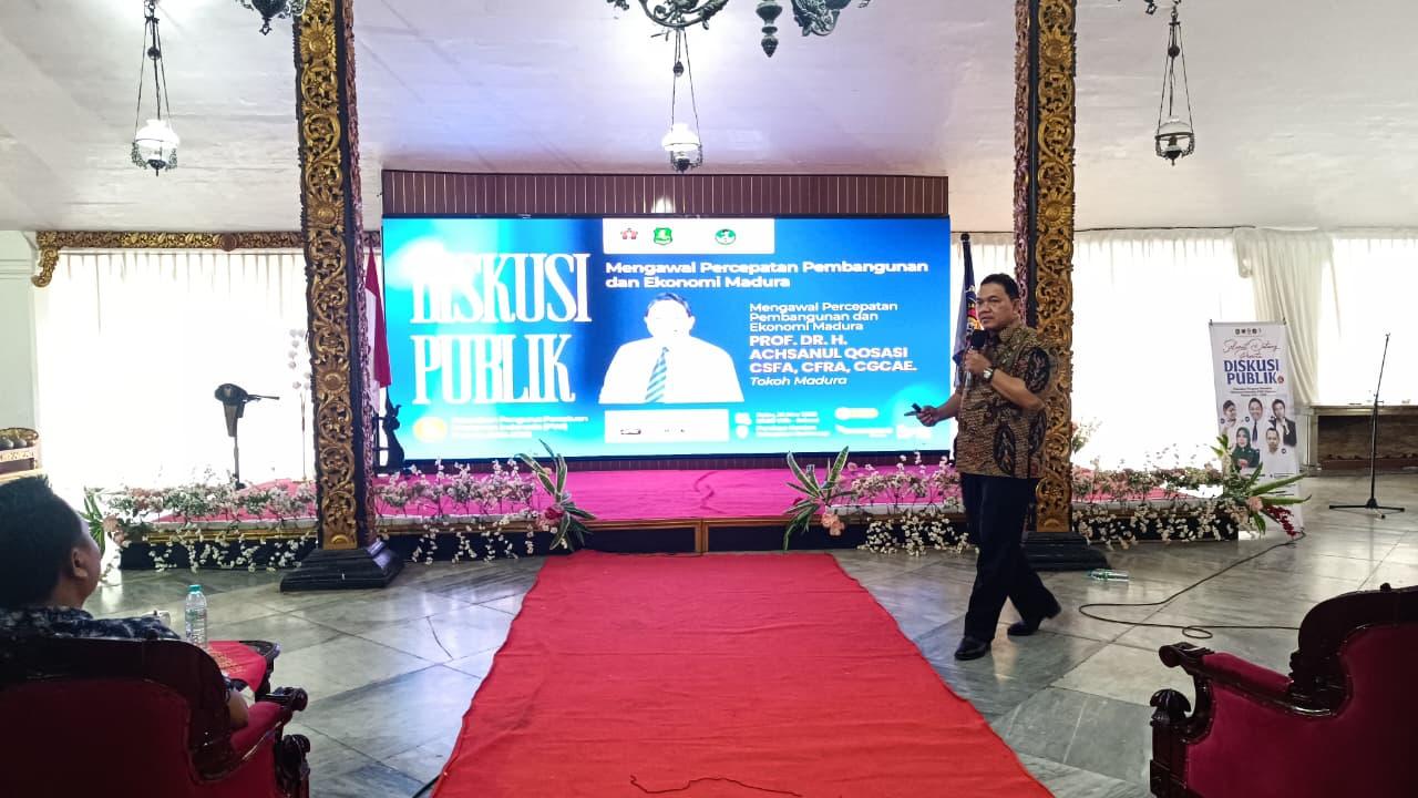 Ketua-Yayasan-Kudsiyah-Bahaudin-Mudhary-Prof-Achsanul-Qosasi-saat-dialog-publik.jpg