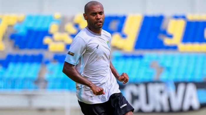 Luan-Sergio-Dias-mengikuti-latihan-tim-Persela-Lamongan-di-Stadion-Surajaya-pemain-baru-persela.jpg