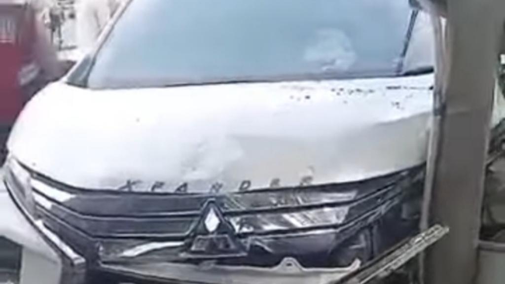 Mobil-Xpander-milik-Kades-kecelakaan-di-kawasan-simpang-tiga-Jalan-Alun-alun-Lumajang.jpg