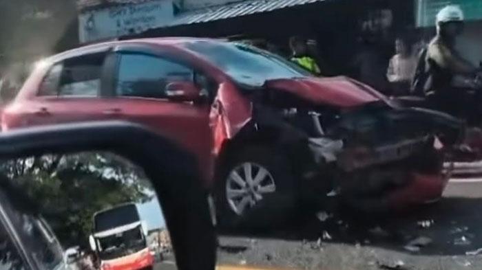 Mobil-dan-sepeda-motor-terlibat-kecelakaan-maut-di-Magetan-satu-orang-tewas.jpg