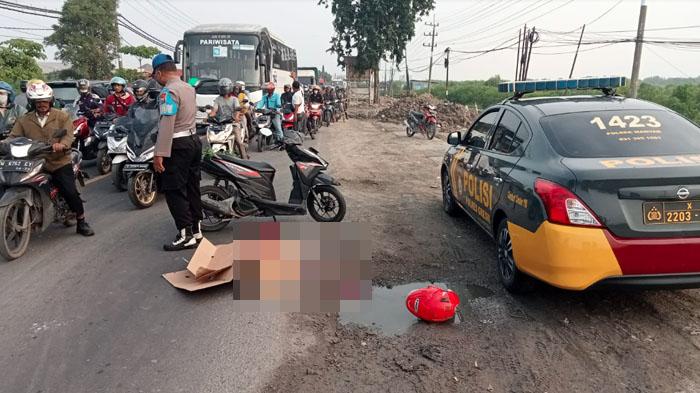 Pekerja-asal-Lamongan-meninggal-dunia-di-Jalan-Raya-Pantura-Manyar-Gresik.jpg
