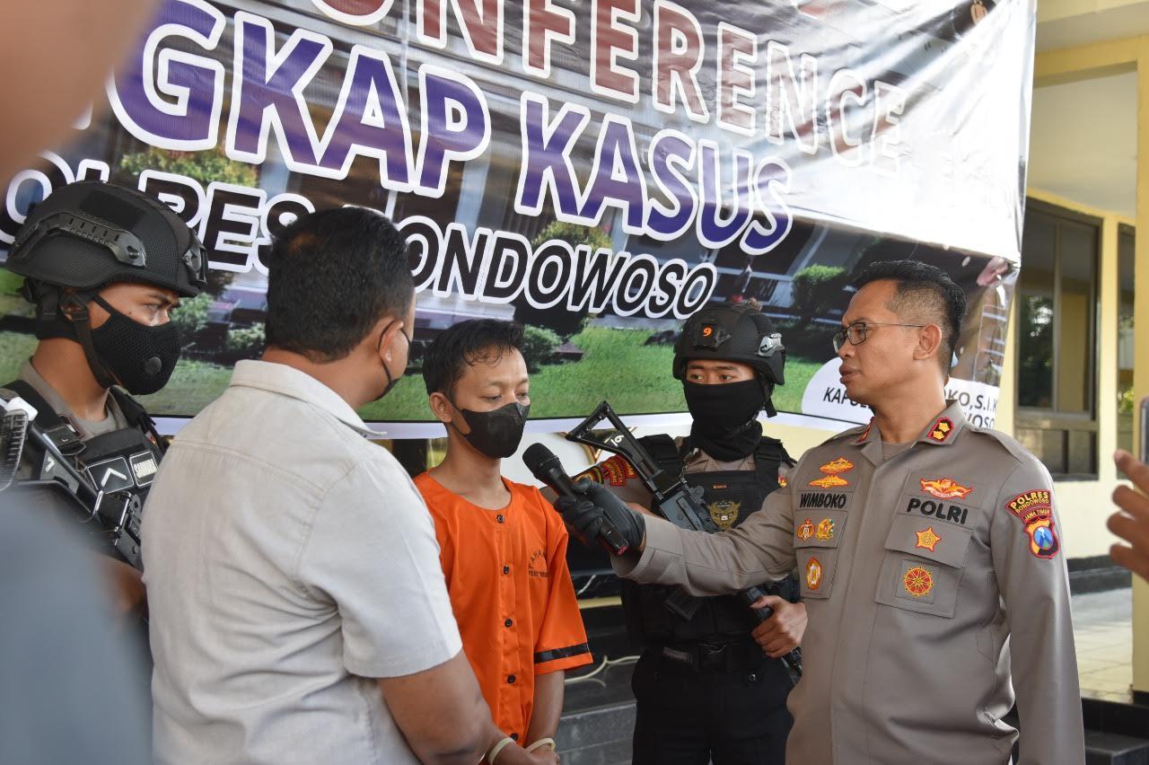 Pelaku-penusukan-saat-ditanya-polisi-di-Bondowoso-kejadian-bermula-dari-pelaku-yang-selingkuh.jpg