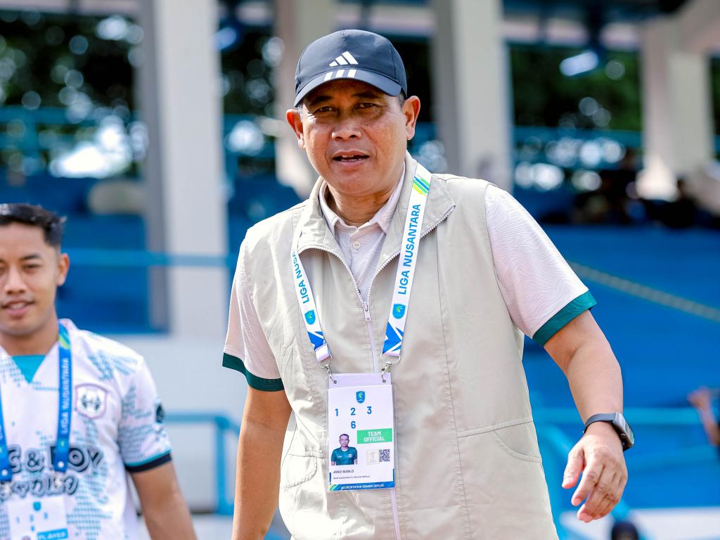 Pelatih-Joko-Susilo-yang-kini-sedang-menukangi-Rans-Nusantara-FC-yang-sedang.jpg