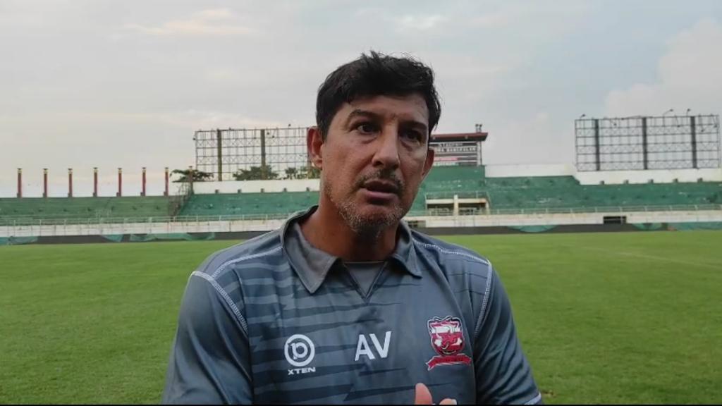 Alfredo Vera Beri Instruksi Khusus Pemainnya Antisipasi Dewa United: Kita Tahu Ketakutan Mereka