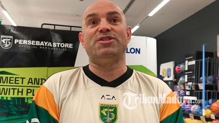 Pelatih-baru-Persebaya-Surabaya-Bernardo-Tavares-saat-ditemui-di-Decathlon-Pakuwon-Mall-Surabaya1.jpg