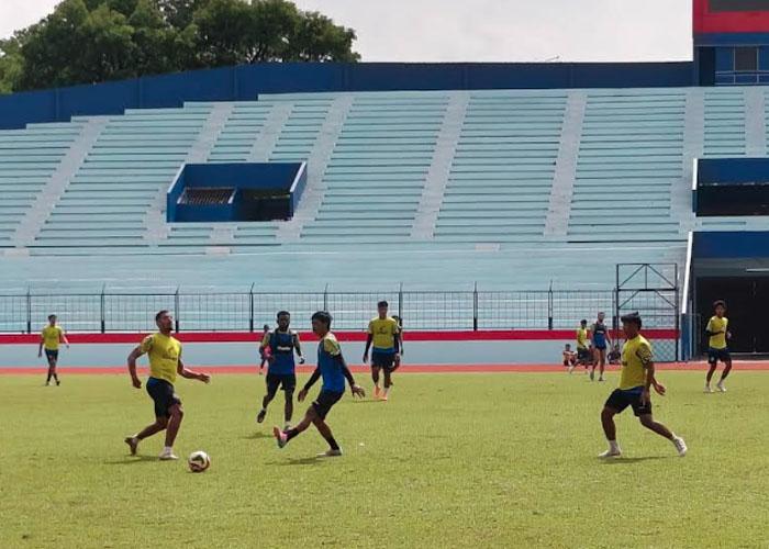 Pemain-Arema-FC-menjalani-sesi-latihan-di-Stadion-Gajayana-Malang-Rabu-5112025.jpg