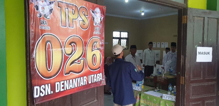 Pemilu-2024-Keluarga-Besar-Gus-Muhaimin-Nyoblos-di-TPS-026-Denanyar-Jombang.jpg