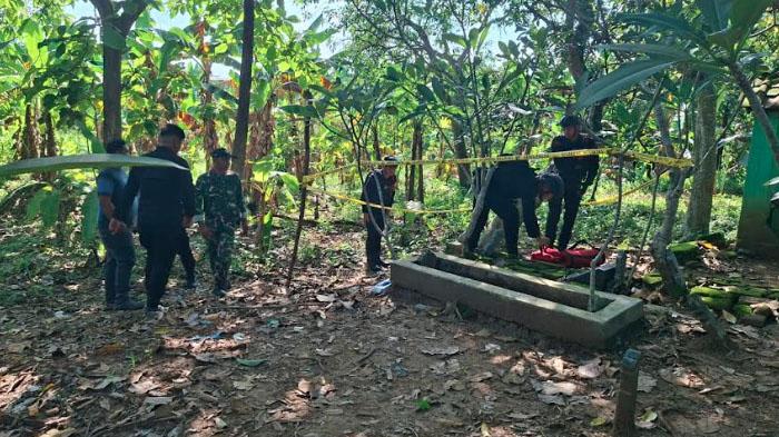 Kronologi Penemuan Granat Nanas Aktif di Area Makam Gresik