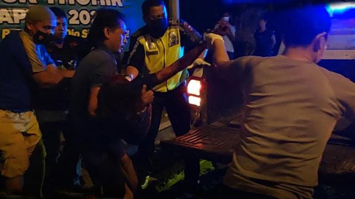 Tubuh Berlumuran Darah, Pengamen di Tuban Tergeletak Tak Berdaya, Ada Batu Besar di Sampingnya