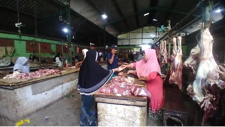 Kendati Wabah PMK Merebak, Harga Daging di Pasar Anom Sumenep Masih Tetap Stabil, Ini Sebabnya