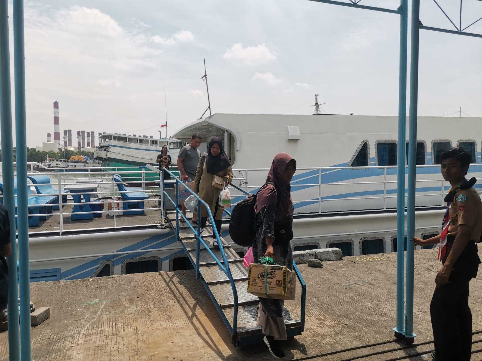 Sudah Berangkat dari Pelabuhan Gresik Menuju Bawean, Kapal Express Bahari 6 F Balik Lagi