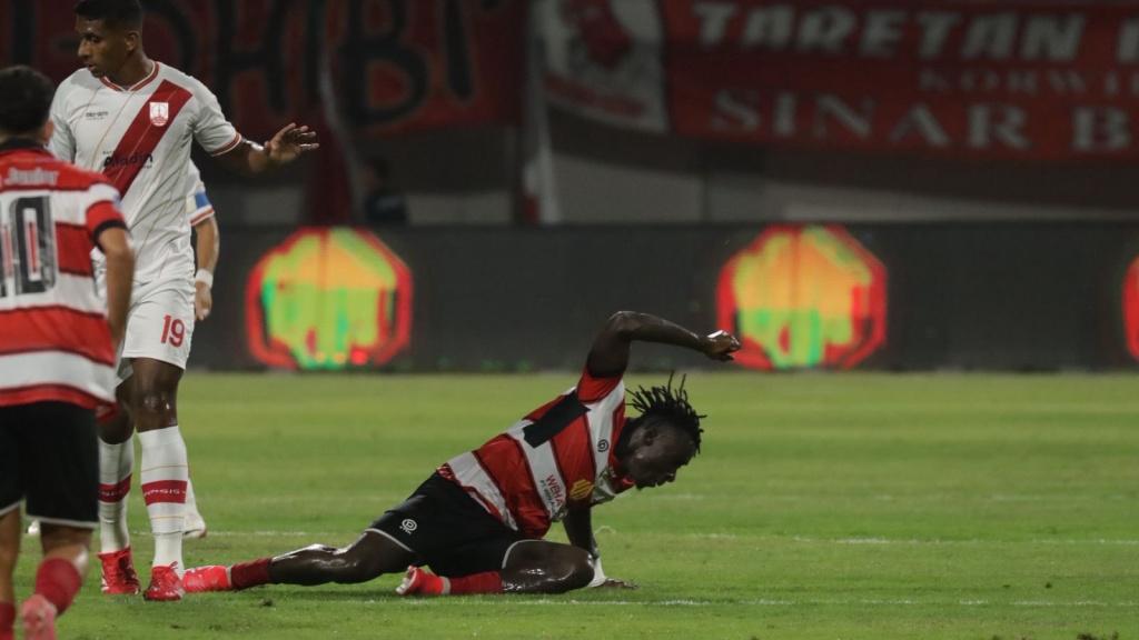 madura/Penyerang-Madura-United-FC-Balotelli-saat-laga-debut.jpg