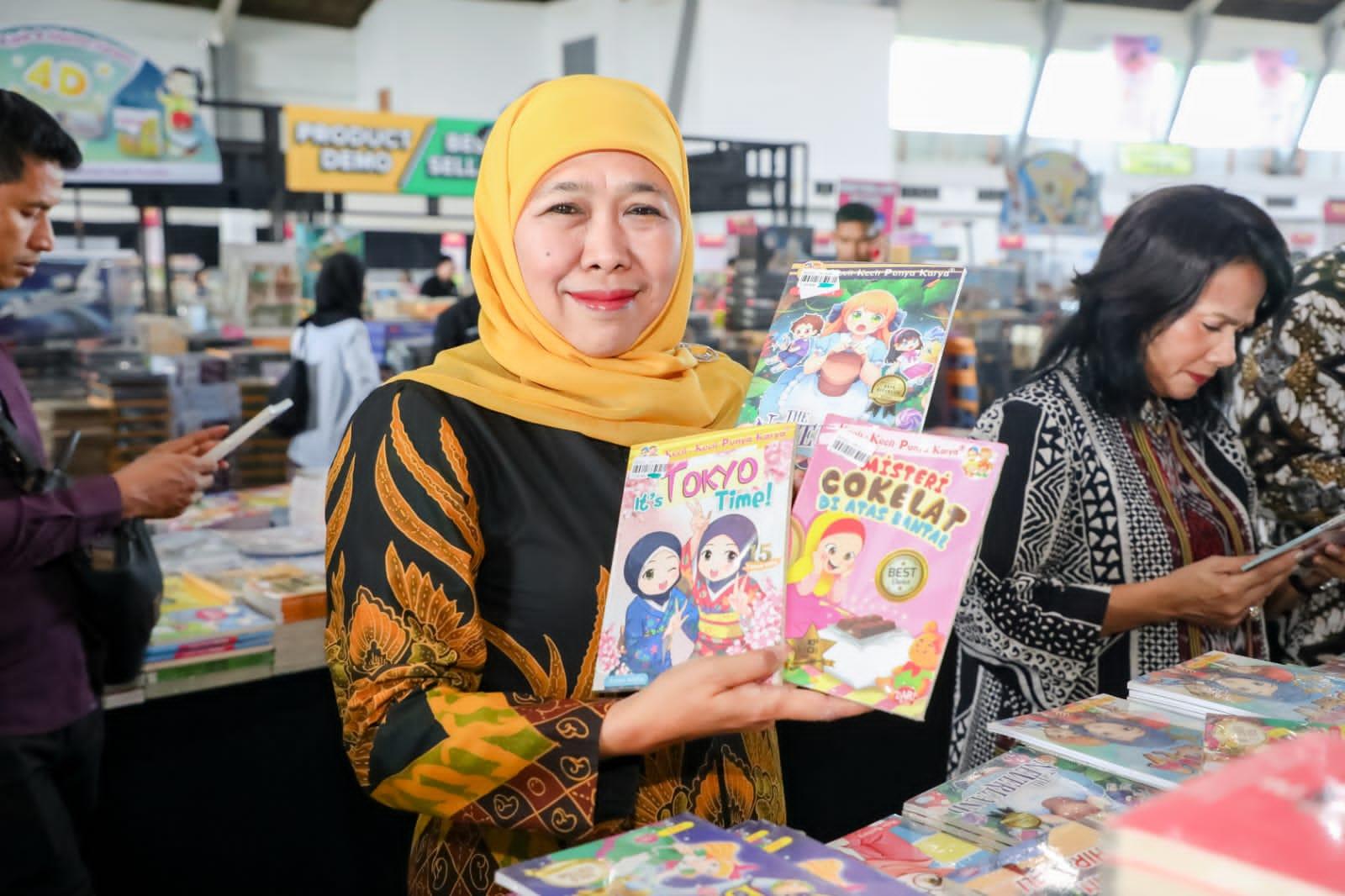 Peringati Hari Literasi Internasional, Khofifah Ajak Tingkatkan Minat Baca: Dapat Wawasan Luas