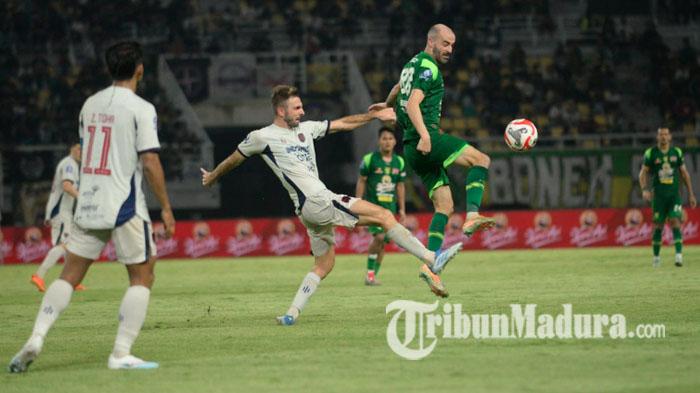 Pertandingan-Persebaya-vs-Persita-Tangerang-di-Stadion-Gelora-Bung-Tomo-april-2026.jpg