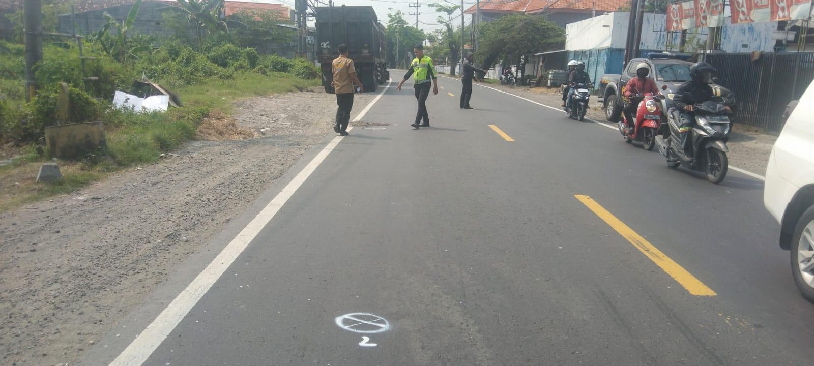 Kecelakaan saat Dibonceng Ibunya, Pelajar Terlindas Truk di Cerme Gresik
