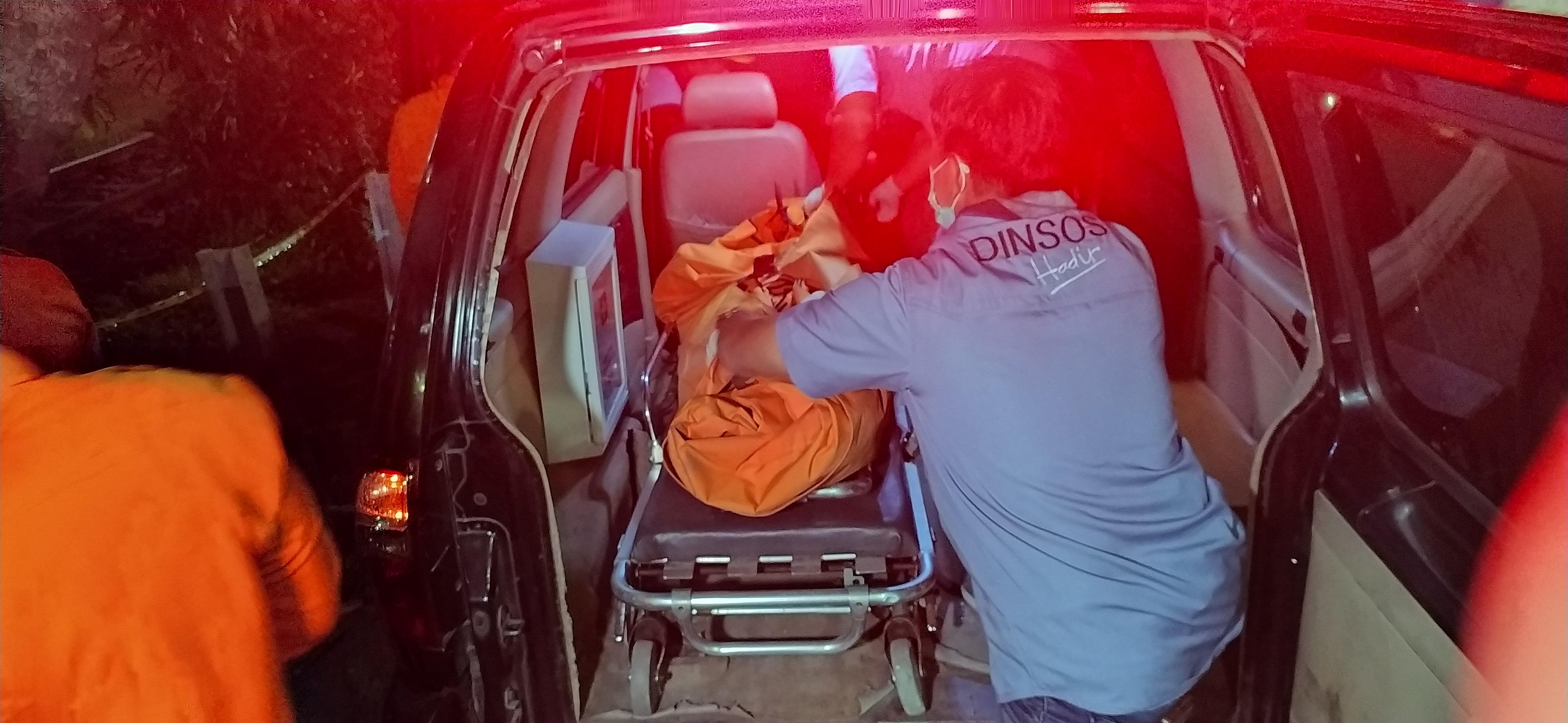 Pria Paruh Baya Tanpa Identitas Tewas Tertabrak Kereta Api di Jalan A Yani Surabaya