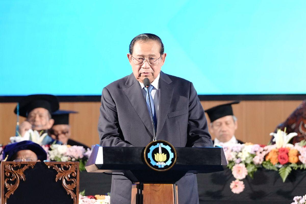 SBY-saat-saat-orasi-ilmiah-pada-peringatan-Dies-Natalis-ke-65-Institut-Teknologi.jpg
