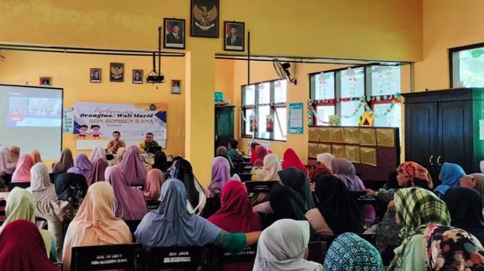 SDN-Romben-Rana-Kecamatan-Dungkek-Sumenep-menggelar-pertemuan-wali-siswa.jpg