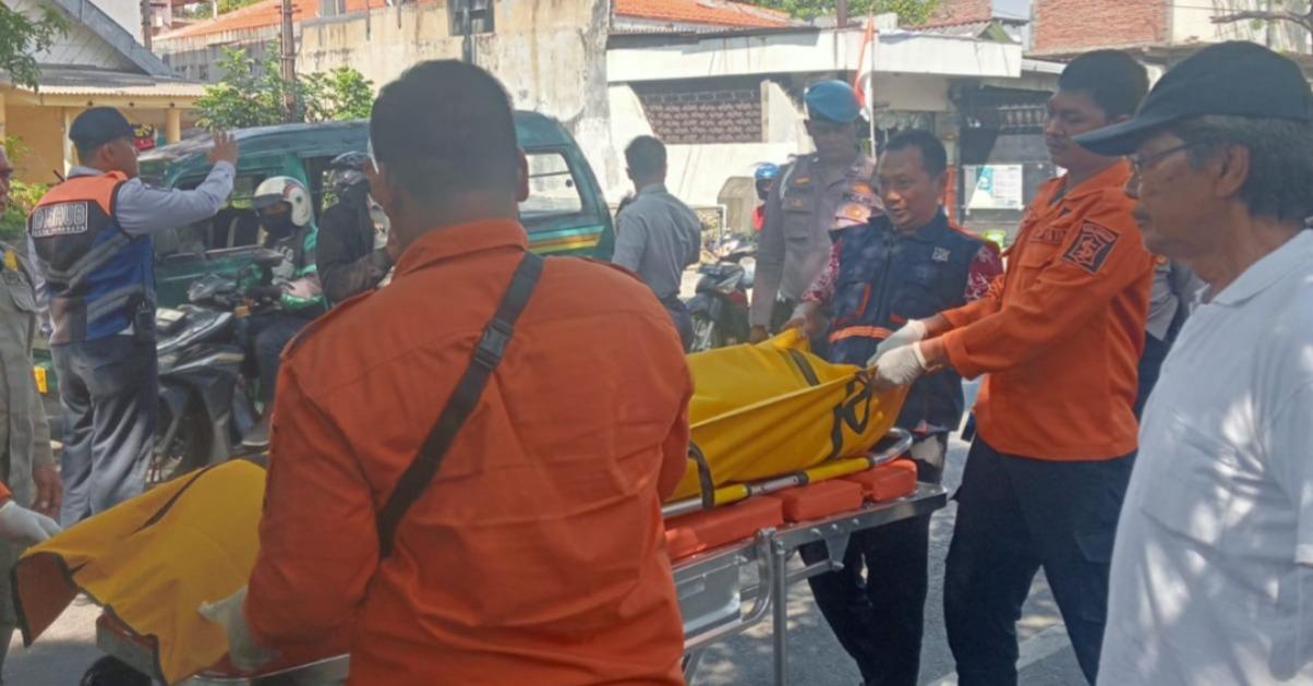 Pria Paruh Baya Ditemukan Tewas Posisi Terduduk di Emperan Toko di Surabaya, Polisi Ungkap Fakta