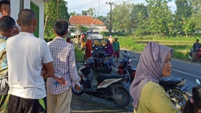 TKP-Jalan-Desa-Torjunan-Kecamatan-Robatal-Kabupaten-Sampang-Madura-Kades-jadi-korban.jpg