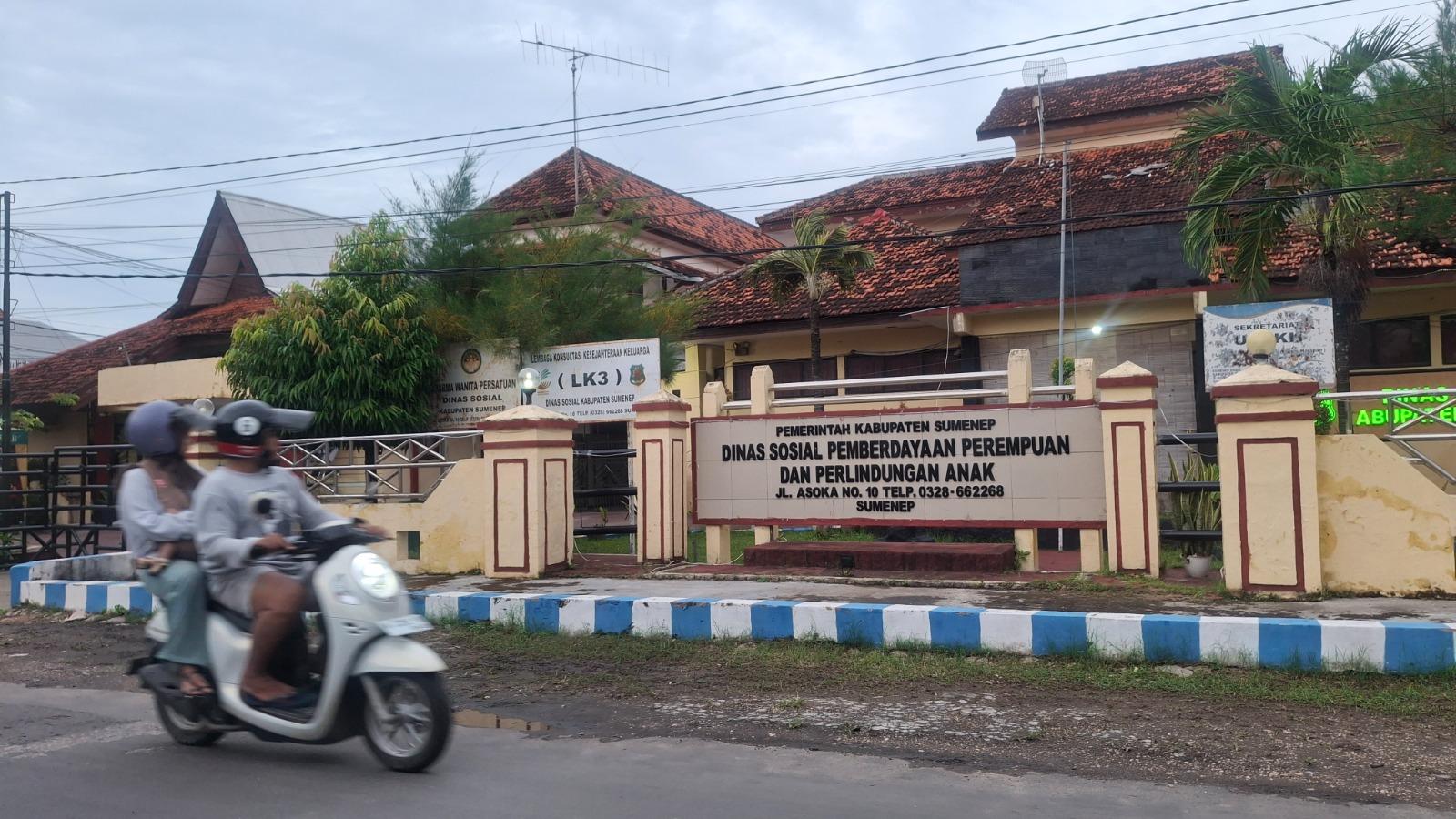 Tampak-dari-depan-kantor-Dinsos-P3A-Sumenep-Jumat-16.jpg