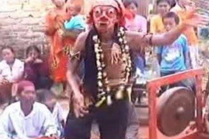 Topeng-Gulur-Khas-Madura.jpg